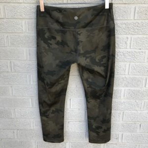 Lululemon Wunder Under Savasana Green Camo Crops - Picture 3 of 3
